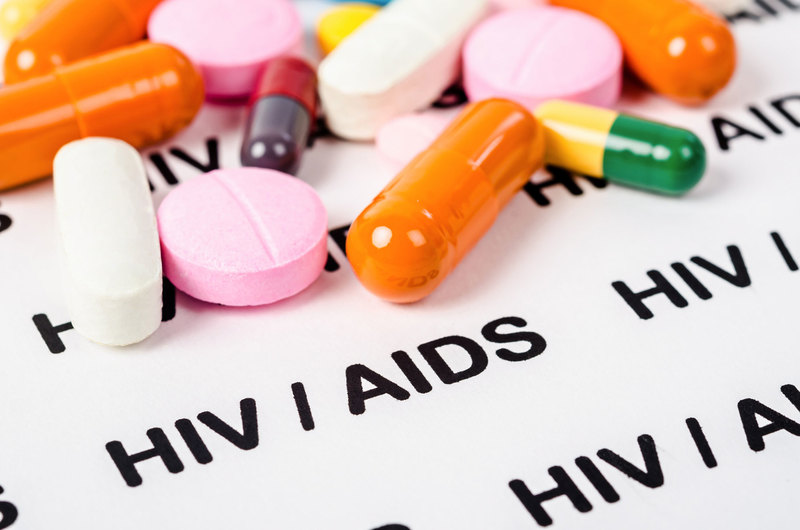  A new trial will test a low-cost antibiotic in reducing deaths among 8 000 patients with advanced HIV who are starting or restarting anti-retroviral therapy, a combination of drugs to treat HIV.