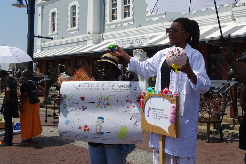 Dr Nelisa Makeleni from UCT engaging the public at the Soapbox Science 4 event in Cape Town.