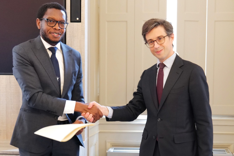UCT VC Prof Mosa Moshabela (left) and president of Sciences Po, Luis Vassy.