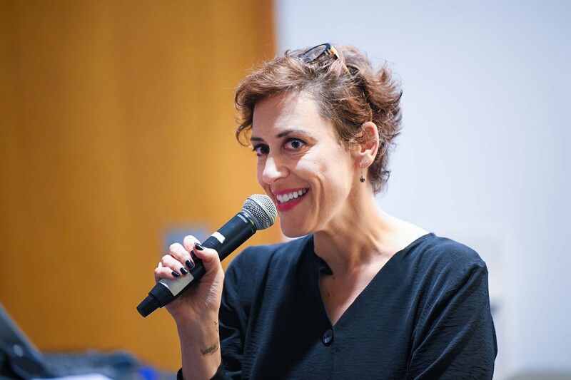 Paula Slier delivers her Summer School lecture.