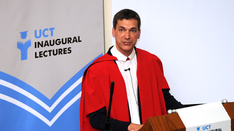 Prof Andy Buffler offered a glimpse into his research with a demonstration on how to detect neutrons and gamma-rays. When neutrons collide with a hydrogen or carbon nucleus in the detector, they knock out a proton. This has a domino effect, ultimately producing an electrical pulse, the shape of which can be used to determine the type of interacting particle. The data derived from this experiment was displayed real-time on a screen behind Buffler's head, using a system that one of Buffler's doctoral students, Angus Comrie, is shrinking to a size that will allow it to run on a mobile phone.