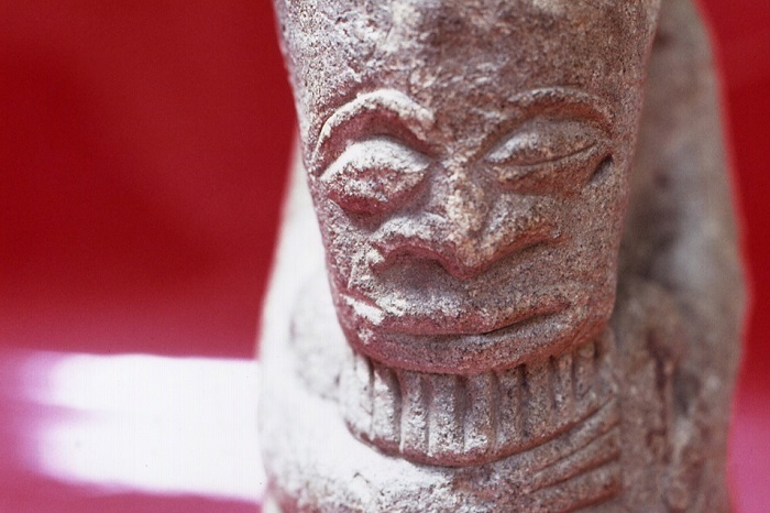 Close-up of soapstone 'Nomili' figure from Sierra Leone, West Africa. Photo taken in the British Museum, London, in the summer of 1970. John Atherton, <a href="https://www.flickr.com/photos/gbaku/613110293/" target="_blank">Flickr</a>. 