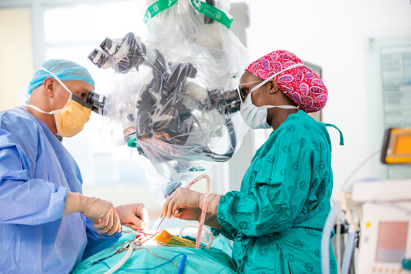 UCT Professor Anthony Figaji, head of the Paediatric Neurosurgery Unit, and Dr Nqobile Thango of the UCT Division of Neurosurgery work on a case in theatre at the Red Cross War Memorial Children’s Hospital.