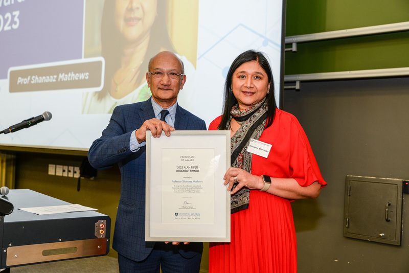 Professor Shanaaz Matthews received the Alan Pifer Award for 2022 from Interim Vice-Chancellor Emeritus Prof Daya Reddy.