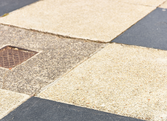 The black stones between the granite
paving below the statue of Cecil John Rhodes at the bottom of Jammie steps are Malmesbury rock, which is the same stone on which upper campus is built.