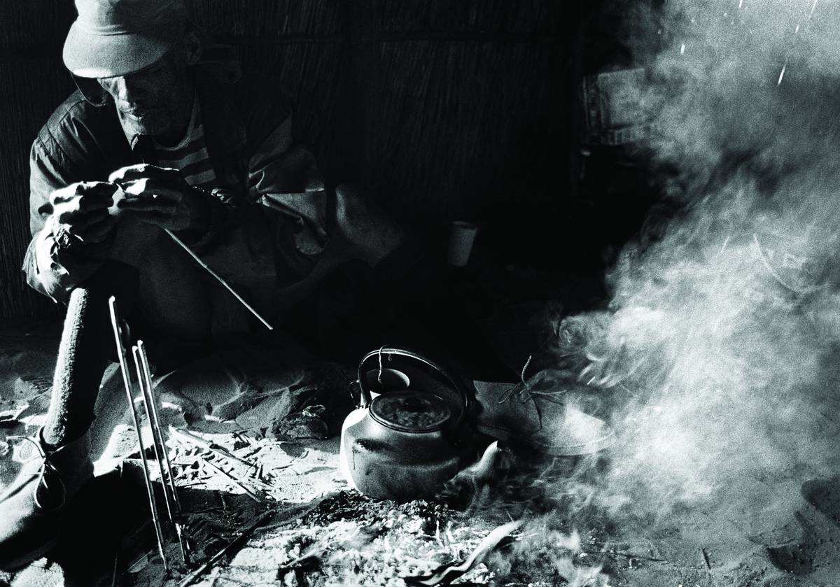 Making arrows, Kagga Kamma, South Africa, 1993