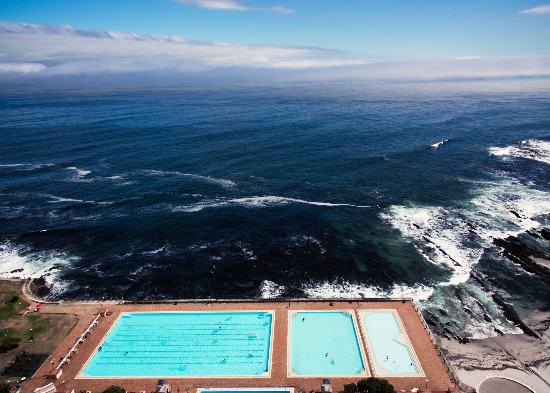 A utopian swimming pool right by the ocean, which boggles my mind and fascinates me at the same time.