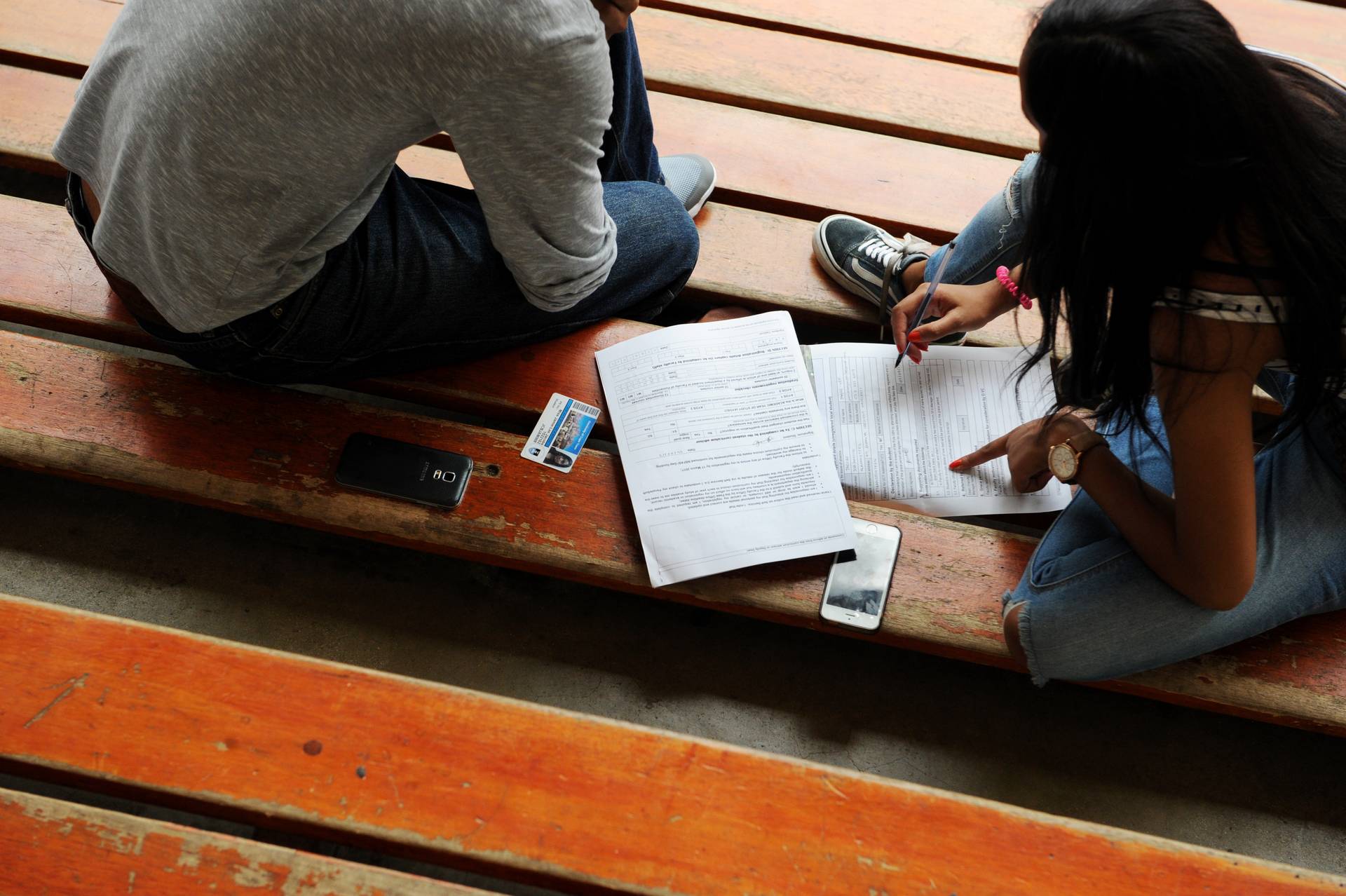 First-year students making their last-minute subject choices during registration.