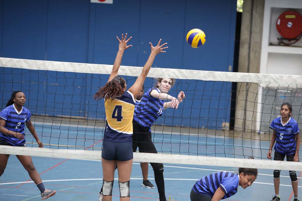 UCT’s women’s volleyball players get one over on their opponents.