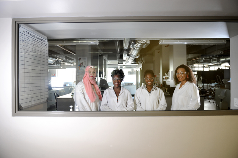 A photo session with UCT’S 4 of the top 5 Civil Engineering students. Left to right: Ameenah Abrahams, Mwana Mwale, Tariomunashe Mufunde, Rhoda Hyde.