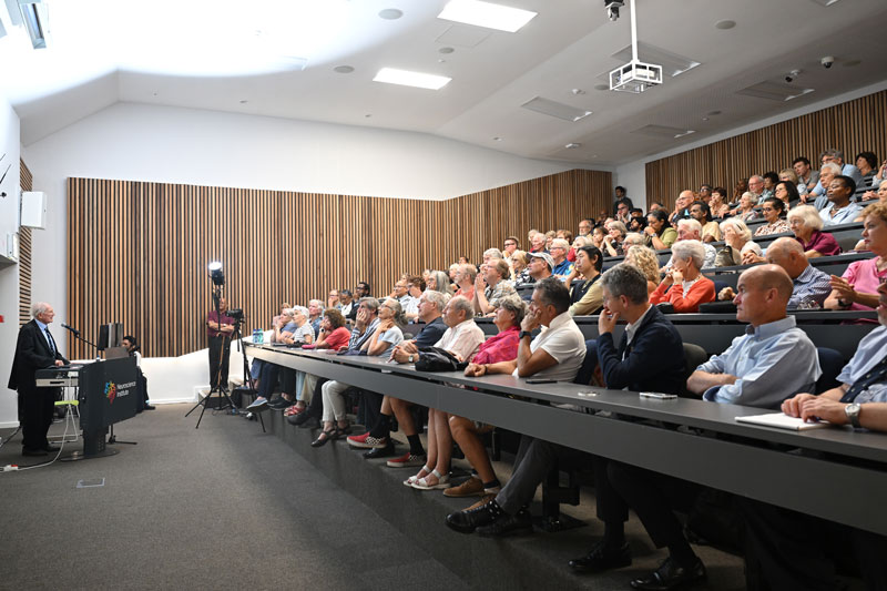 Emer Prof Wieland Gevers delivered his lecture to a packed audience.